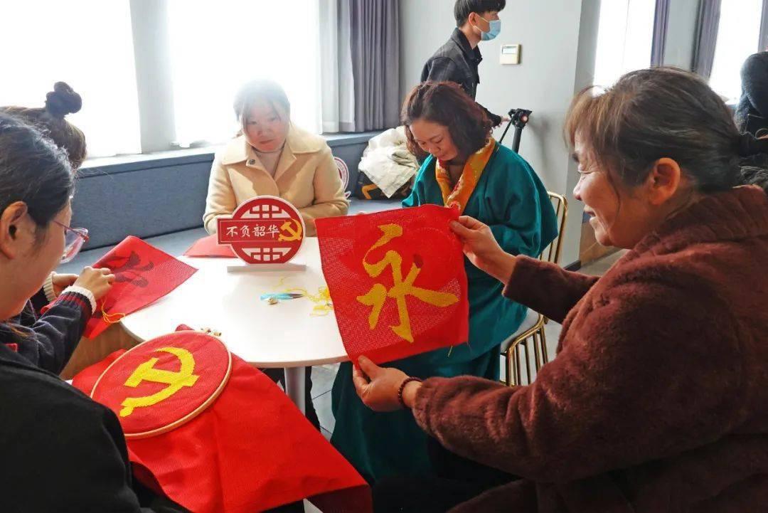 白敬亭老了是这样!87岁康爷还原小白男友风穿搭